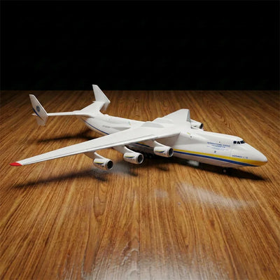 Antonov An-225 Mriya 1:200 Scale