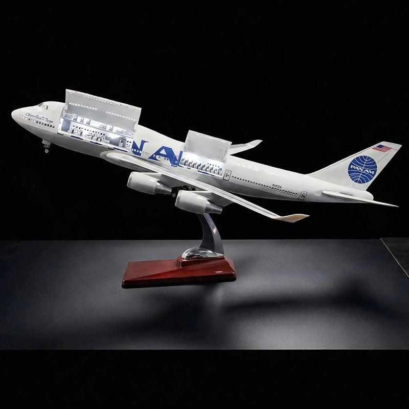 Pan Am Boeing 747 “Queen of the Skies” model aircraft 1:150 scale on display stand