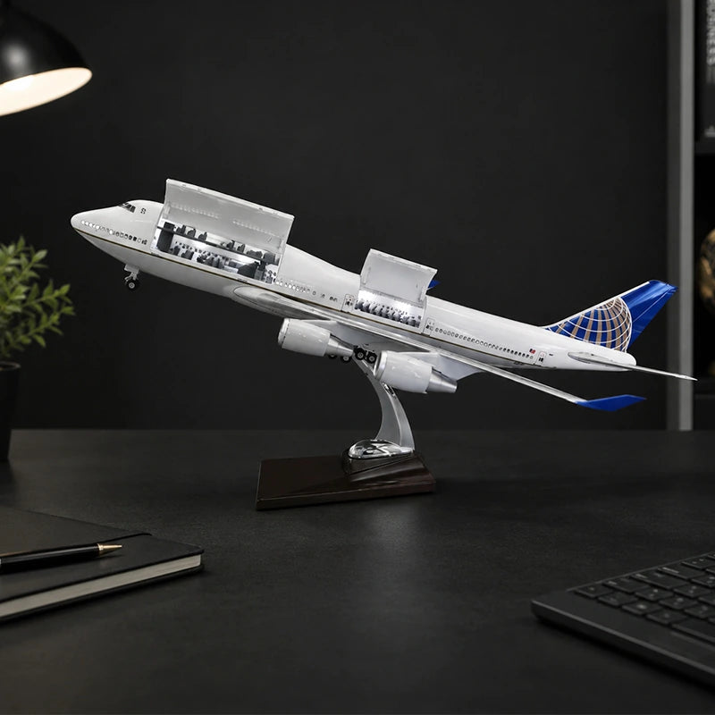 United Airlines Boeing 747 1:150 Scale